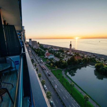 Sea View Orbi City Aparthotel Batumi Esterno foto