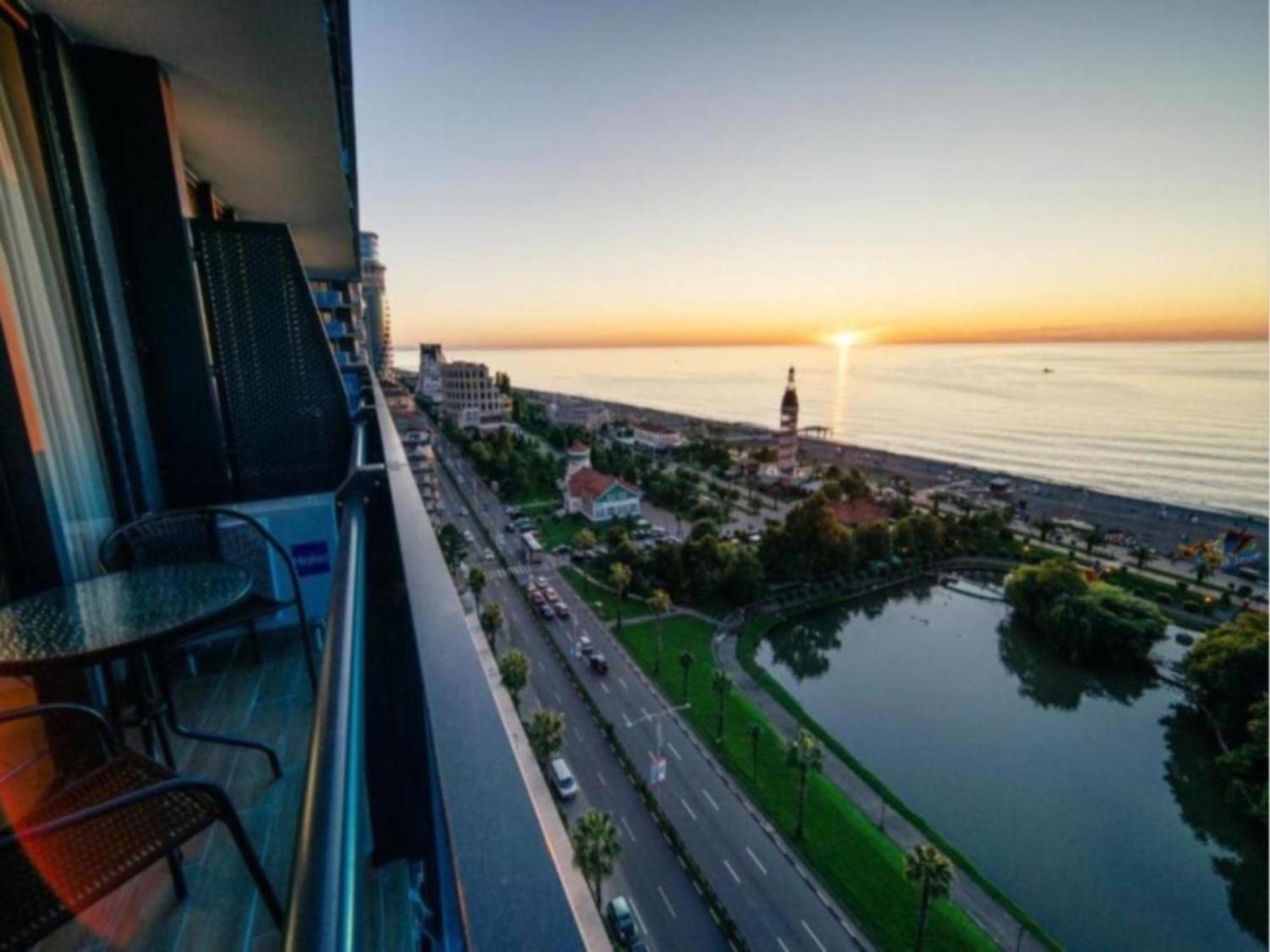 Sea View Orbi City Aparthotel Batumi Esterno foto