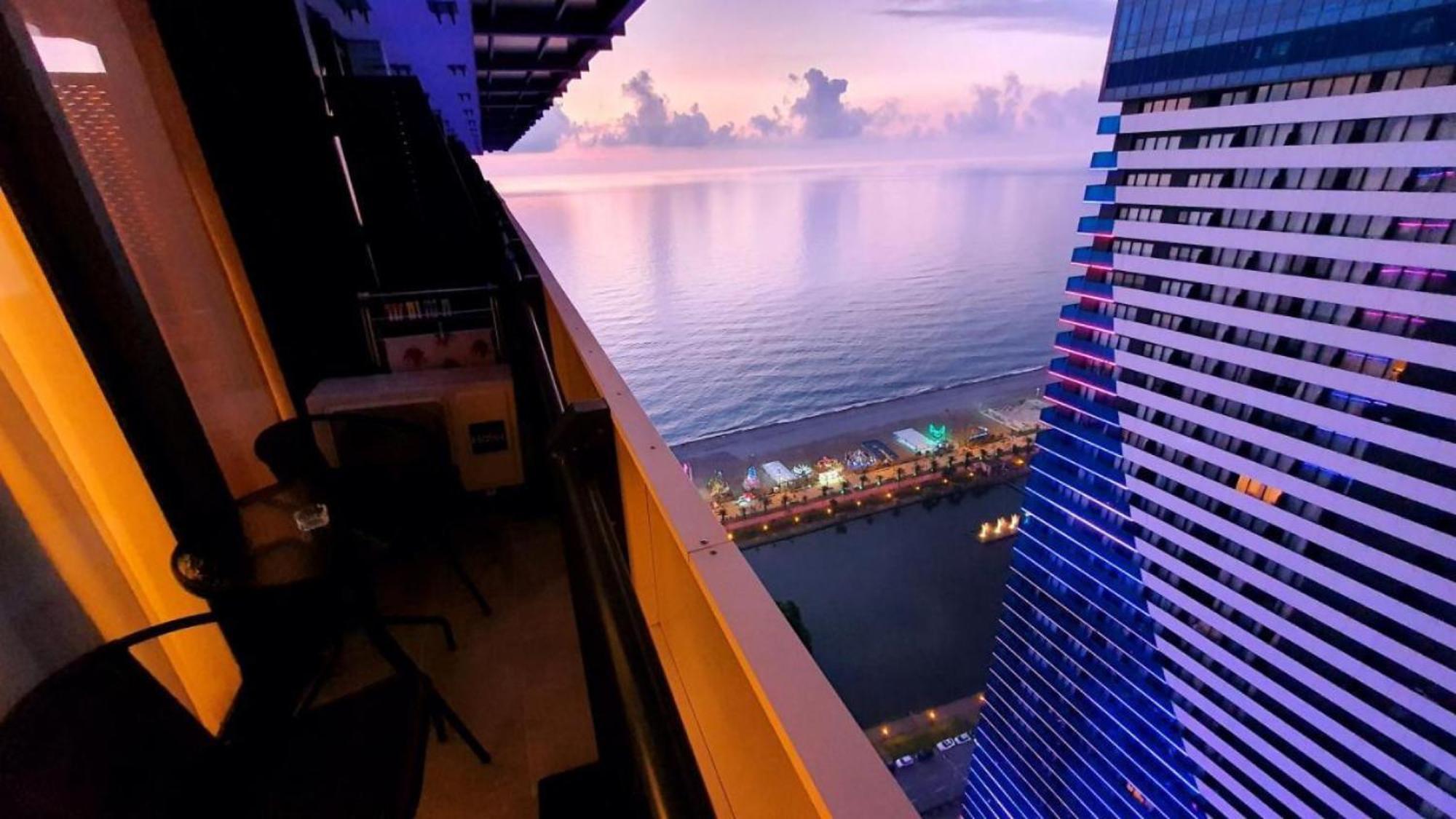 Sea View Orbi City Aparthotel Batumi Esterno foto